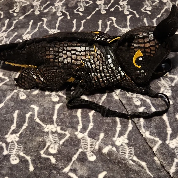Black and Yellow Dragon Backpack - Picture 1 of 1